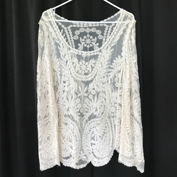 Indah Tops - Lace beige cover